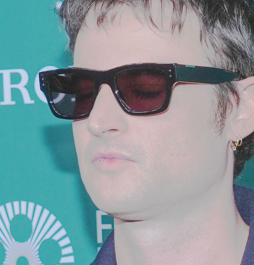 不愧是睡魔诶 原来他真的在睡❗汤图图 Tom Sturridge 出席《我爱的男