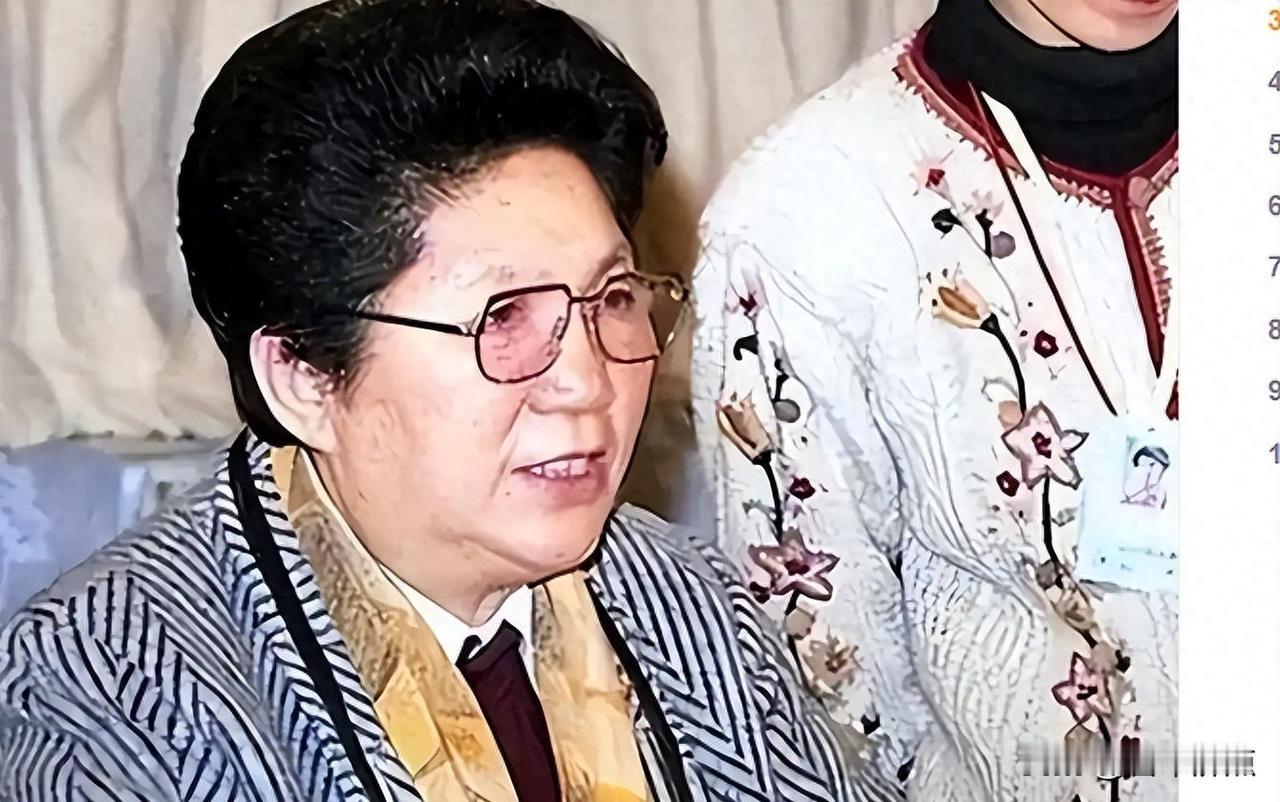 将门之女，却在17岁那年自己卖了手镯凑路费；一边是父亲叹气说“委员长光想着打共产