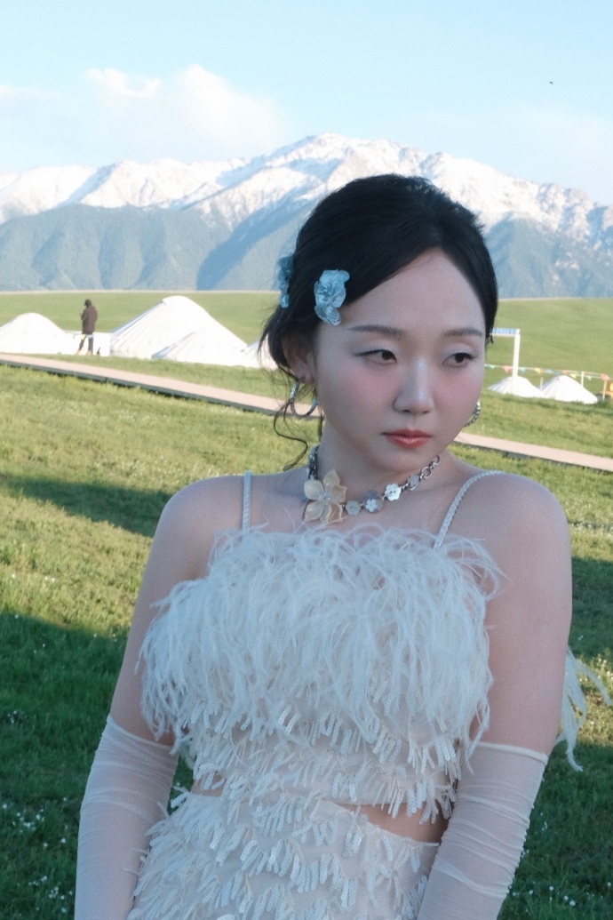 分享一组李嘉八靓照[送花花] ​ ​​​