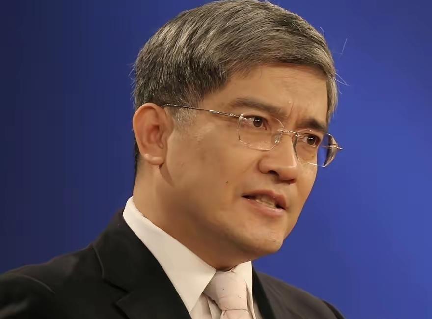 郎咸平怒评：上海台主持人陈璇留学英国学来的“平等”，为什么一见到诺兰就自动失灵了