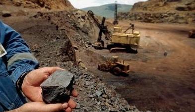 澳大利亚的铁矿严格来说，那地方根本就不是铁矿，就是纯粹的一坨铁，只不过是生锈了而