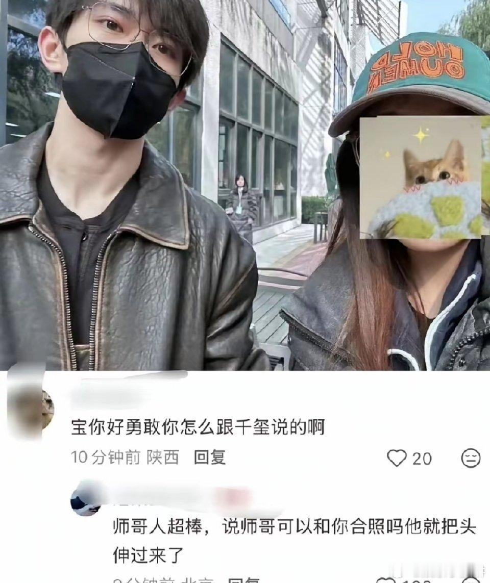 果然人红都是有道理的！看那姿势，动作易烊千玺这是把“初心不改”四字焊在身上了！​