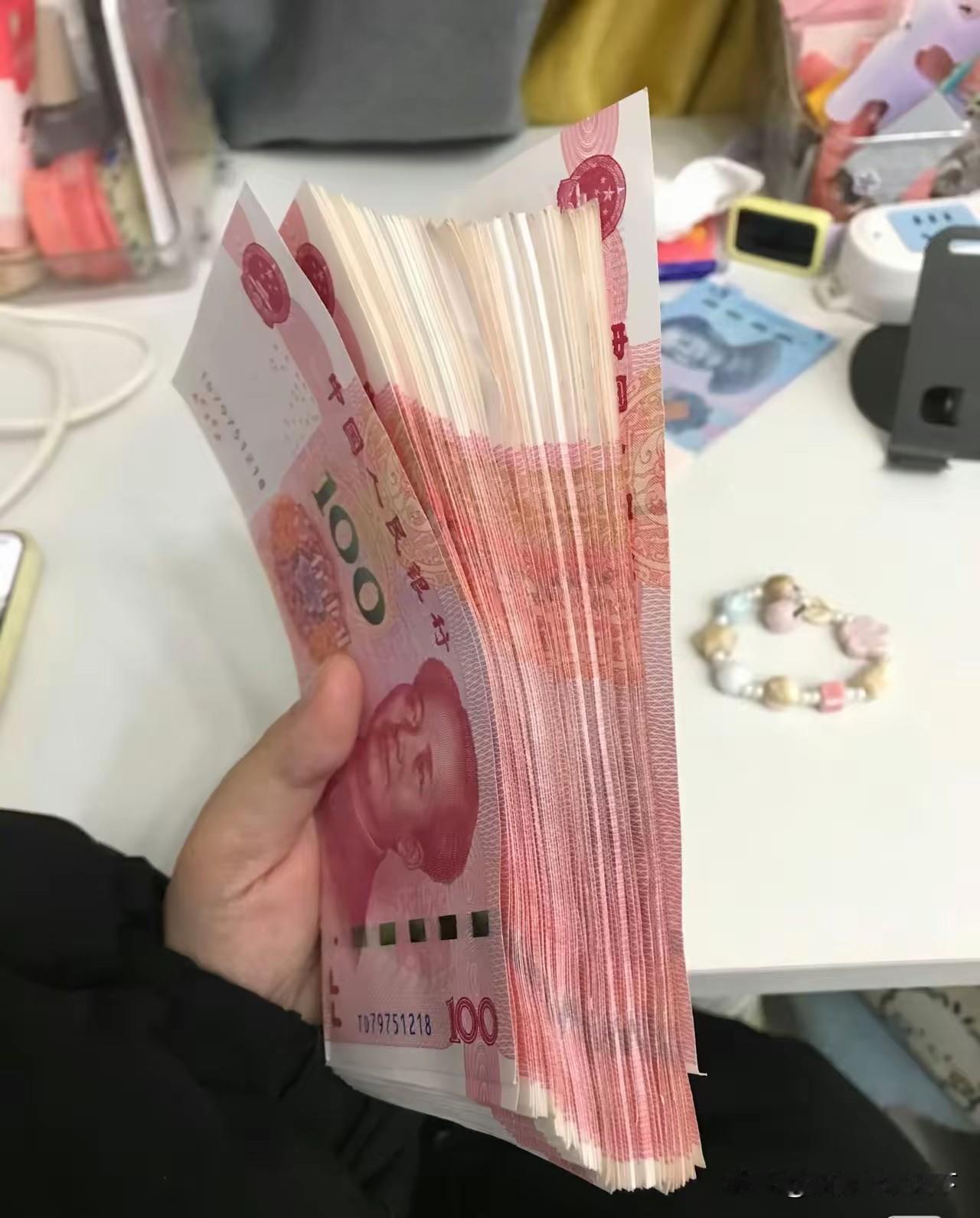 我们从来没有拖欠过工资。在外资企业工作了15年，都是提前发放，从来没有推迟过。/