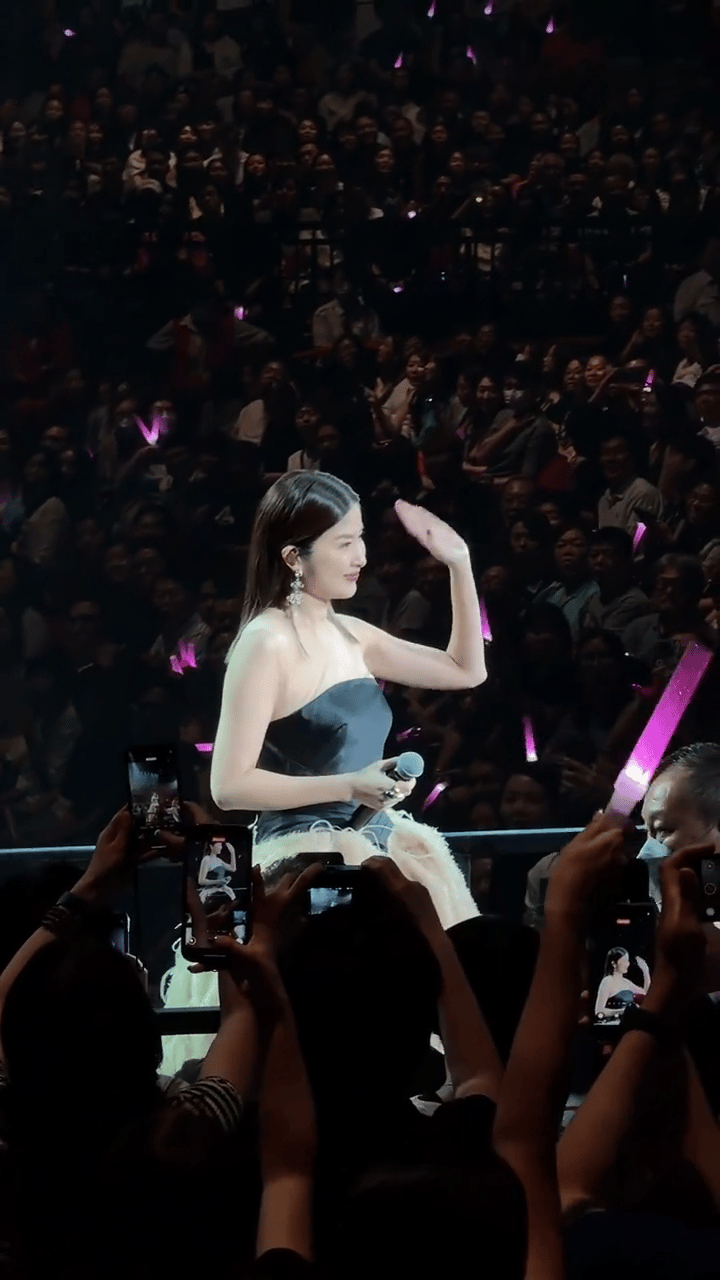 嫁入豪门多年的陈慧琳婚姻稳定，家庭幸福，演唱事业也不停歇！