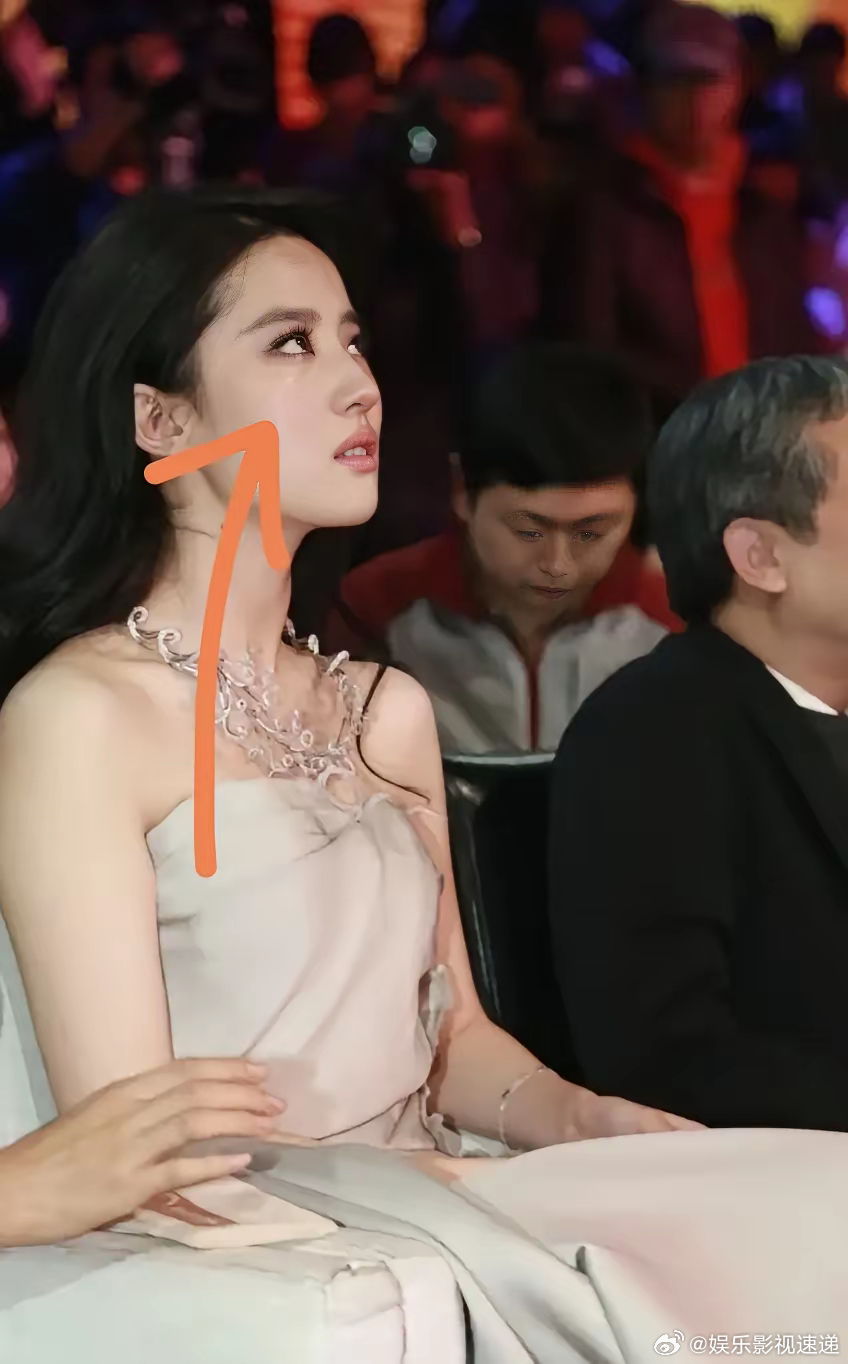 我其实挺能理解刘亦菲的这次她缺席白玉兰，其实和赵丽颖一样都在表达对被蹭流量的不满