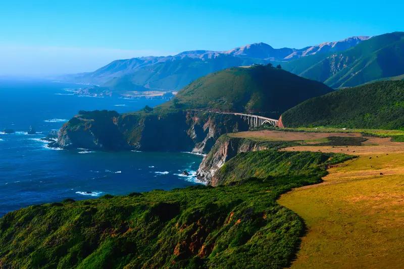 漂亮国看着乱糟糟的，枪击案频发、种族矛盾不断，可它还是世界第一，这是为啥呢？
从