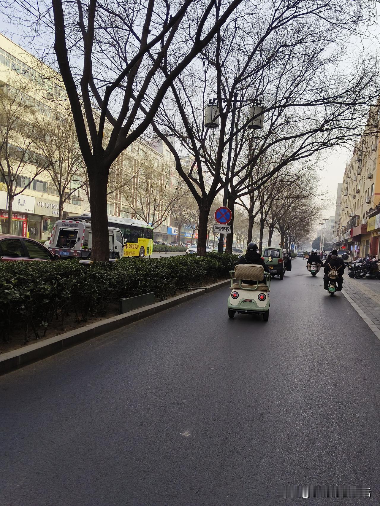 记录我的2026 记录我的2026
2026年冬日，暖阳轻拥城市。漫步街头，阳光