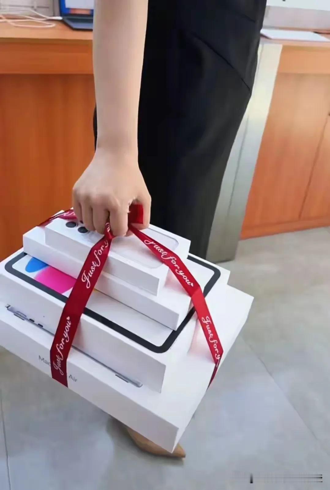 华为全家桶五件套VS苹果四件套，哪一套性价比最高?

高考考完，华为、苹果两家全