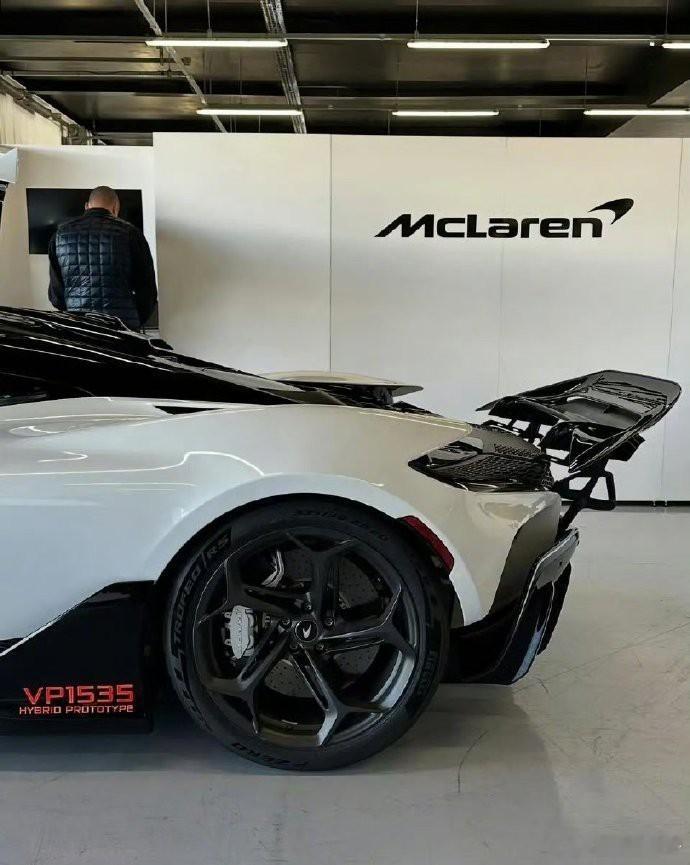 迈凯伦W1，每一次凝视都是一场心动的盛宴。它的线条优雅流畅，仿佛在诉说着速度与激