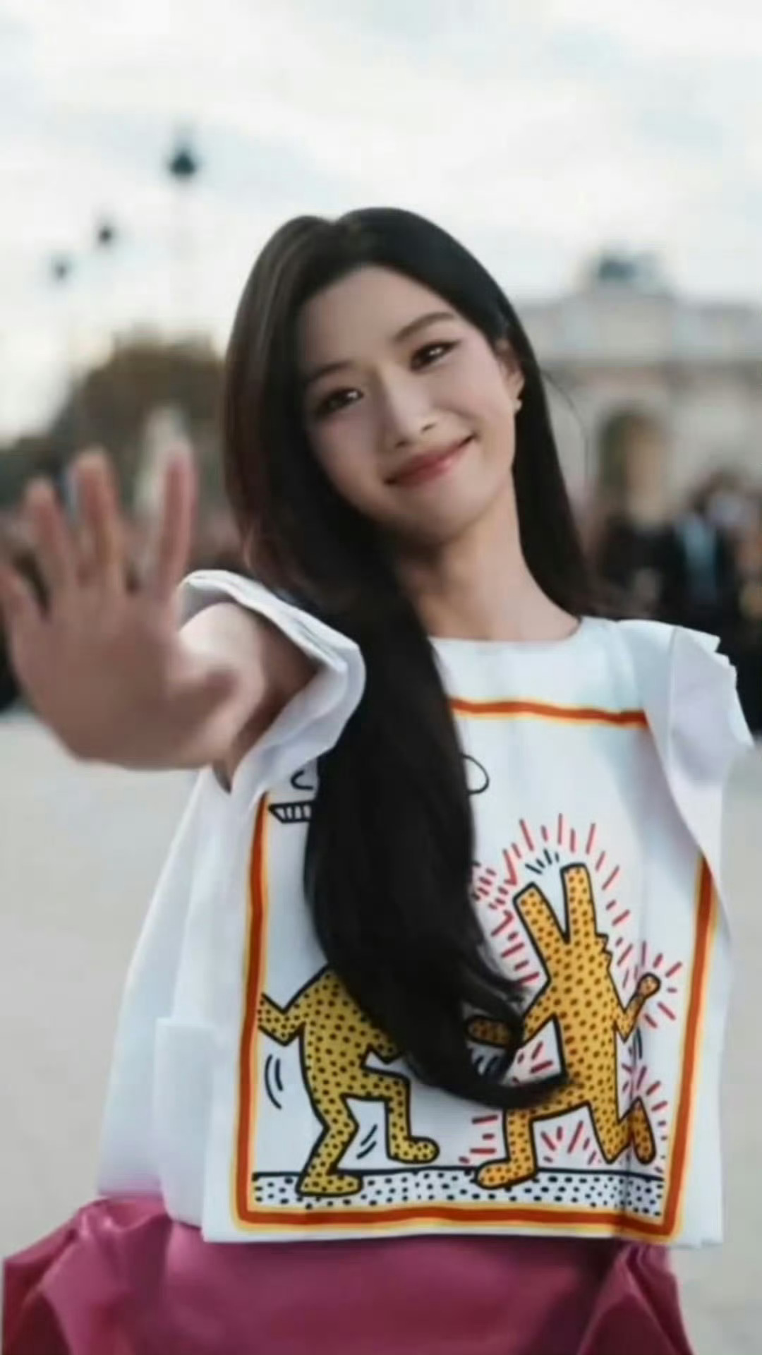 卢昱晓今天官摄镜头依旧明媚少女降临！温柔甜美灵动！噜噜晓你美！[爱慕][相爱]卢
