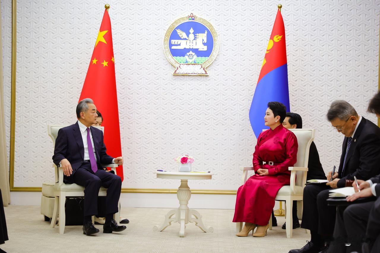 现场，蒙古国已明确向中方作出承诺。总统呼日勒苏赫当面表态：深化合作、视中国为永远