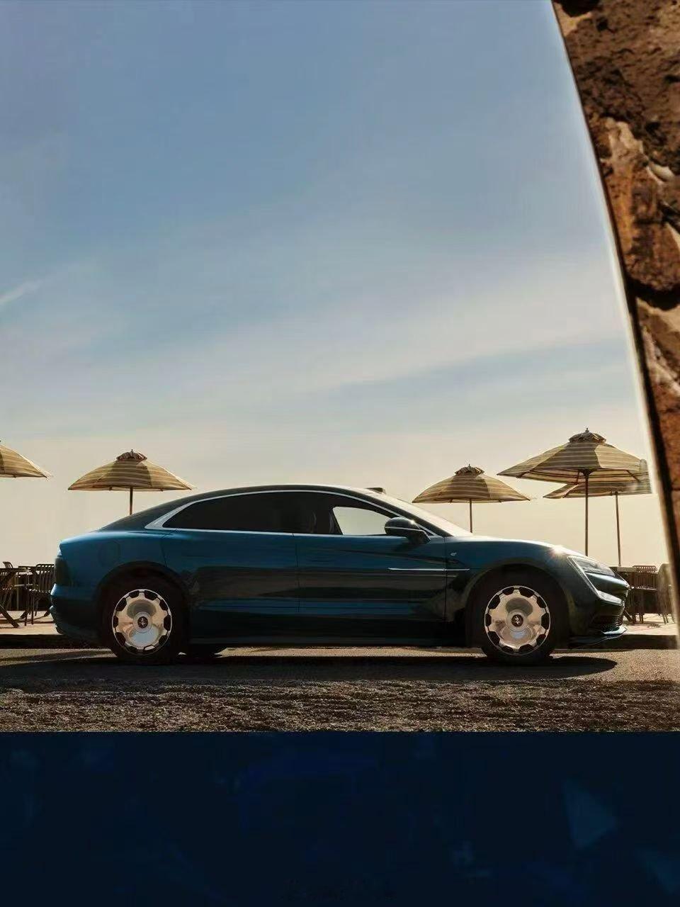 从星河的澄澈取一抹蓝让宇宙的无垠，落在车身之上每一次加速，都像一场星河跃迁 全新