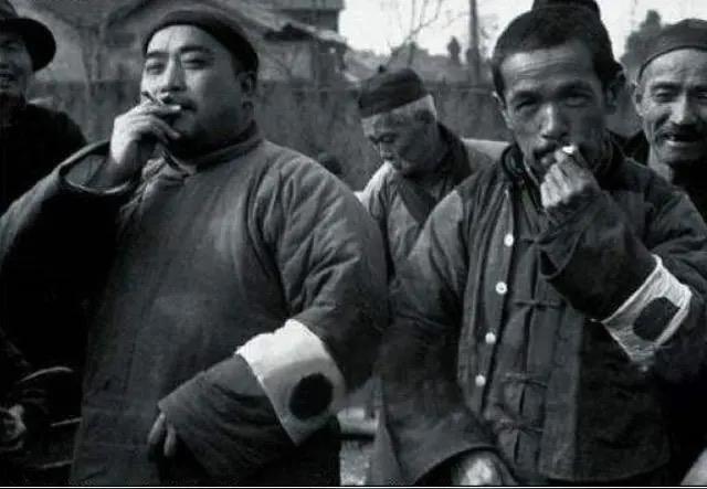 1941年，新四军83人进村休整，谁知2个懒汉却跑去向日军告密，半天之间，83人
