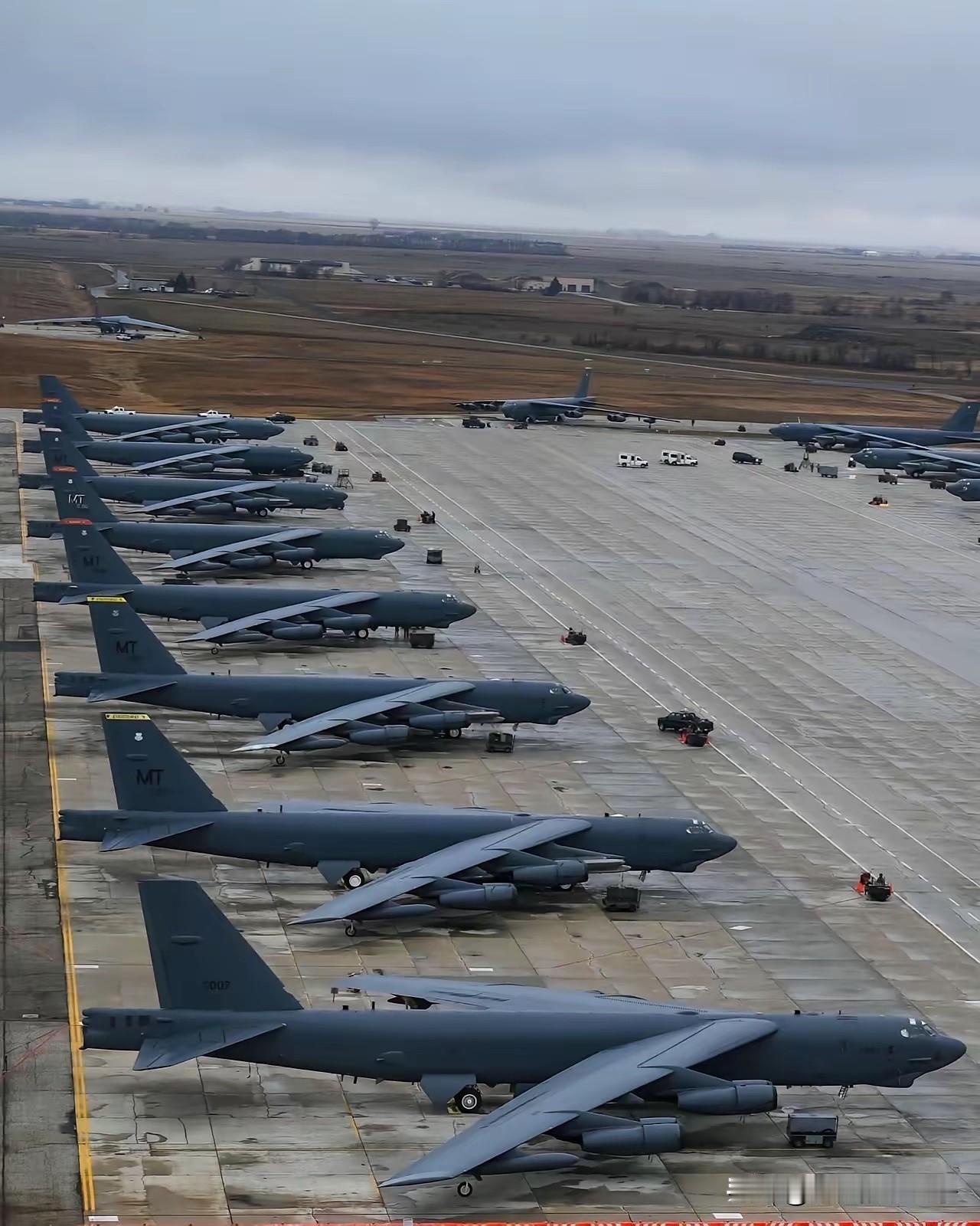 这密密麻麻的轰炸机，大漂亮的实力底子还是在的！“瘦死的骆驼比马大”

美国的轰炸