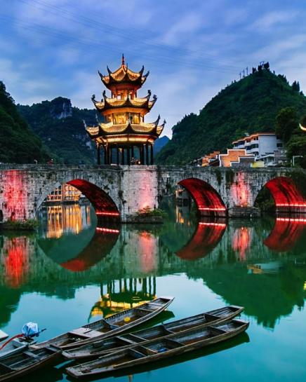 湖南机电职业技术学院。
先跟你说几个数字——就业率连续五年稳定在95%以上，部分