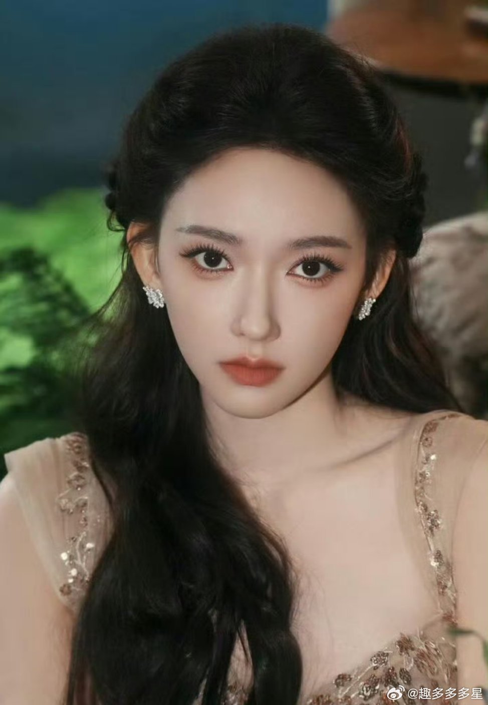 程潇展示贴画作品给到一个夯 程潇的贴画作品也太绝了，视觉上超享受，生图骨相也超优