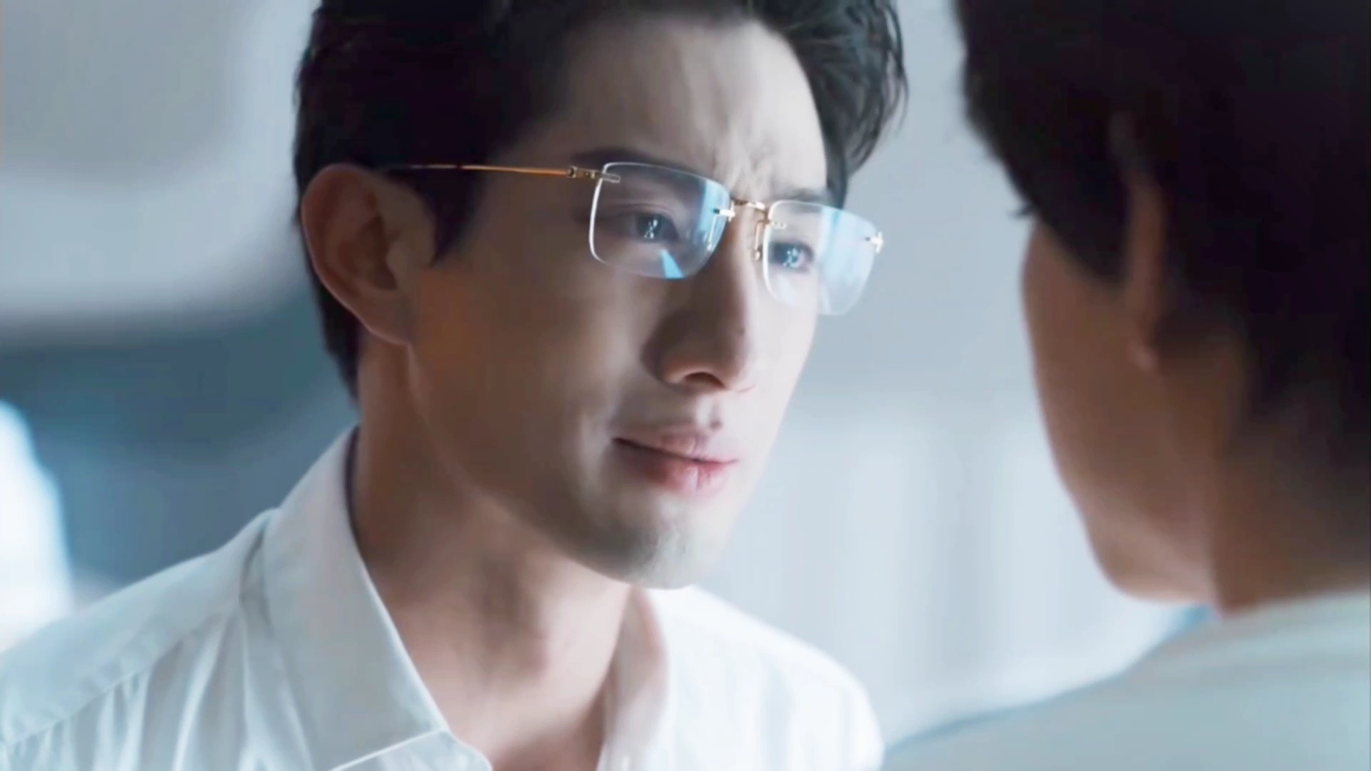 演员果然还是要有演技来赋魅啊  我现在看他顺眼好多 要是演个双强多好啊 