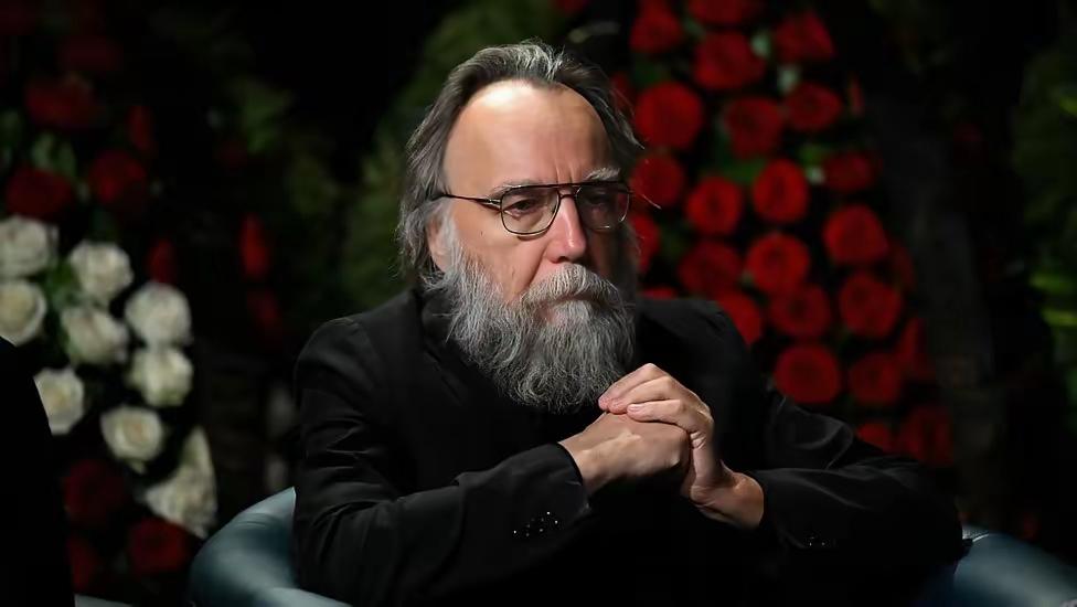 俄罗斯“国师”杜金认为，统一的西方，已不复存在！

在他看来，扩大势力范围，一直