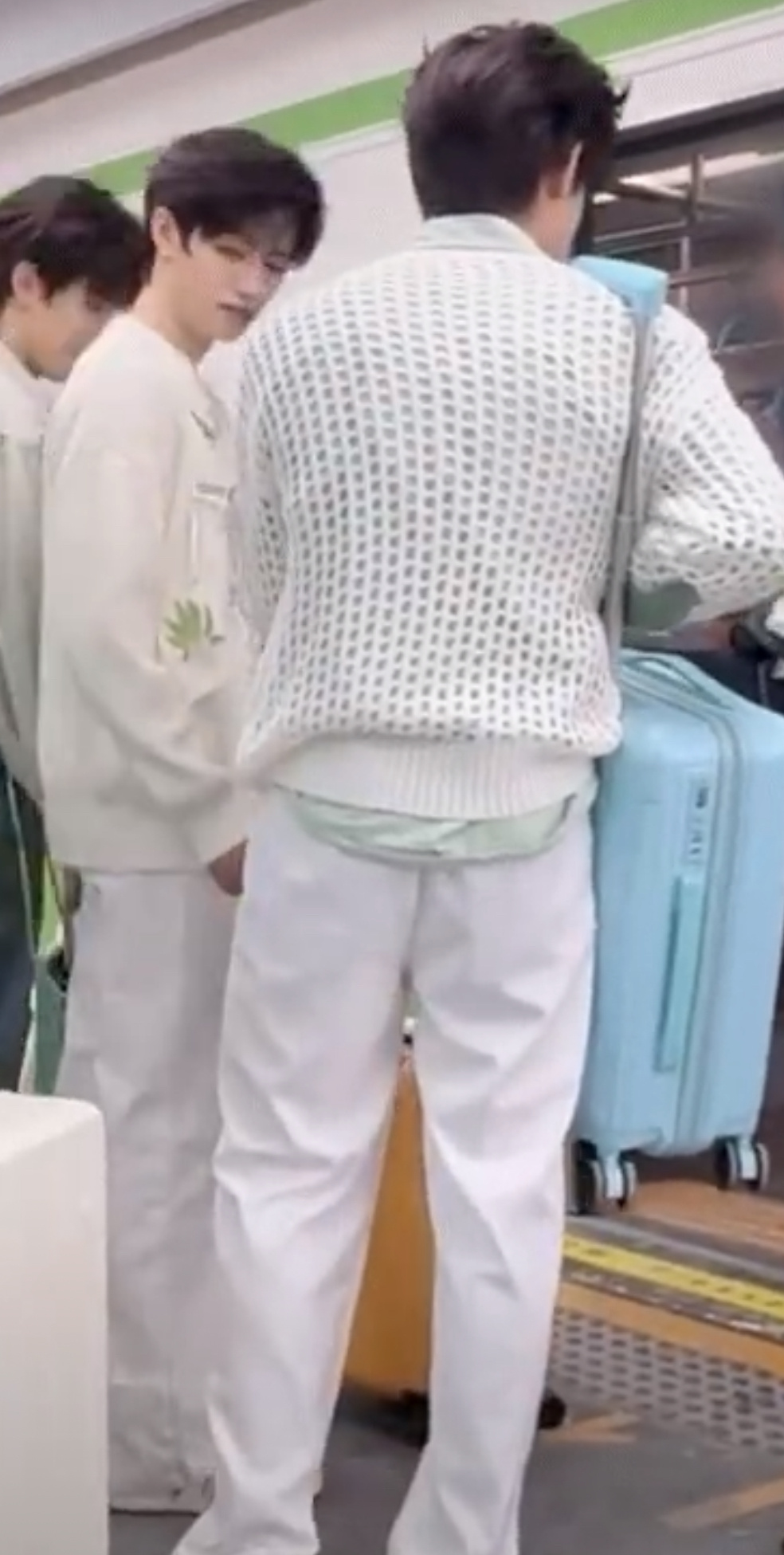 孩子….咱就非要当成单肩挎包吗 