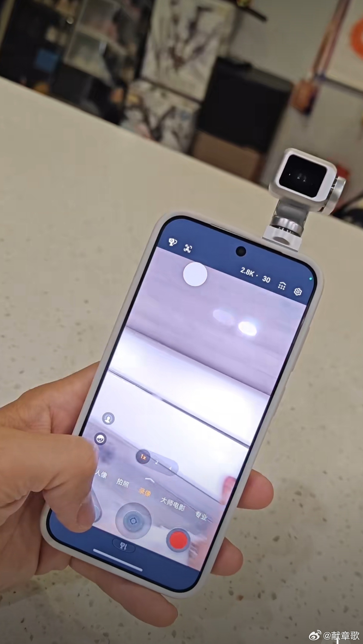 荣耀RobotPhone一镜到底大片封神了拍出来，还满意吗爱回循献章歌