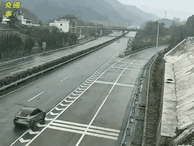 爱惜生命 杜绝疲劳驾驶

疲劳驾驶悲剧生，
两路不去绝处迎；
轰隆一声硬撞去，