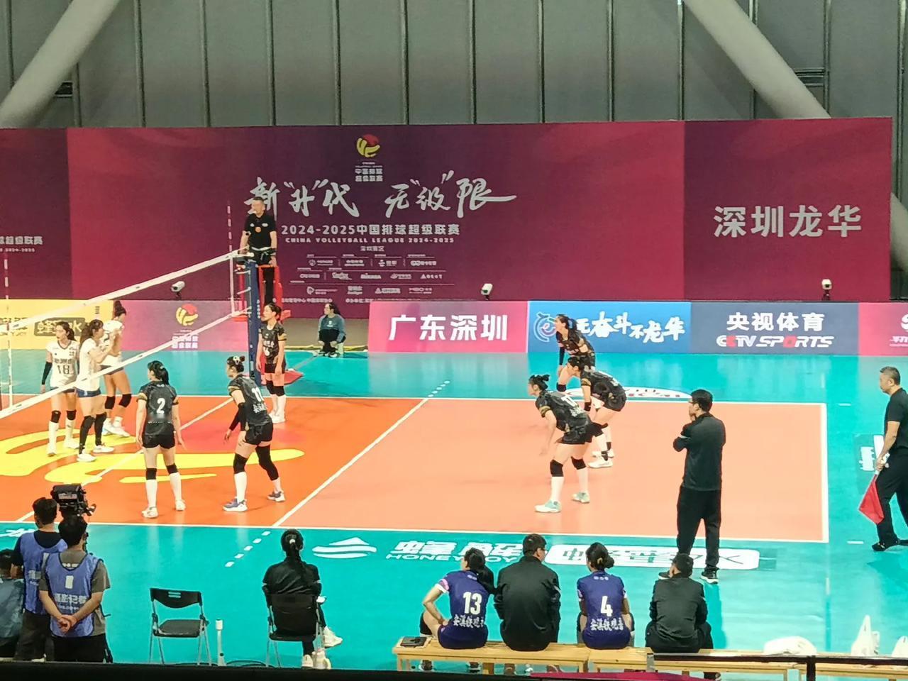 #中国女排2024-2025超级联赛# 
女排联赛常规赛第2轮，深圳队主场0-3