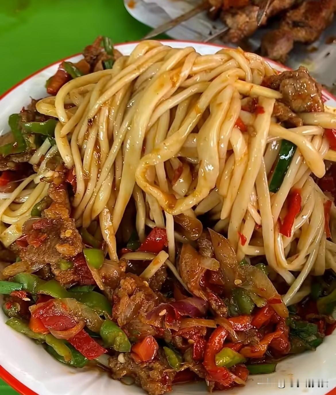 乌市的餐饮老板们，现在转型还来得及！话说去年我们家邻居，忙活一年，赚的就只够交房
