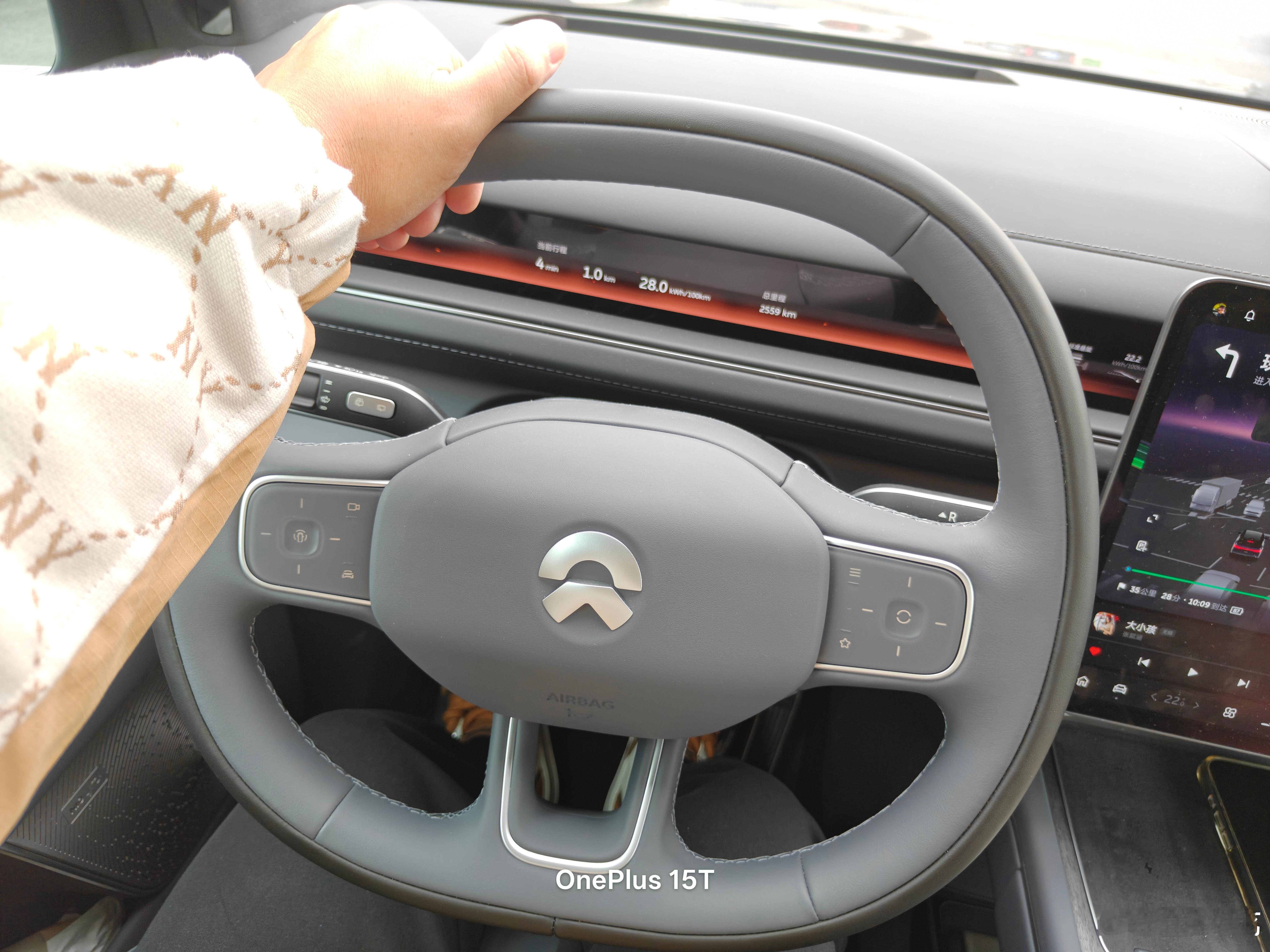 出发去机场，开着蔚来ES8去参加ES9发布会，看看新王怎么样。 沈阳