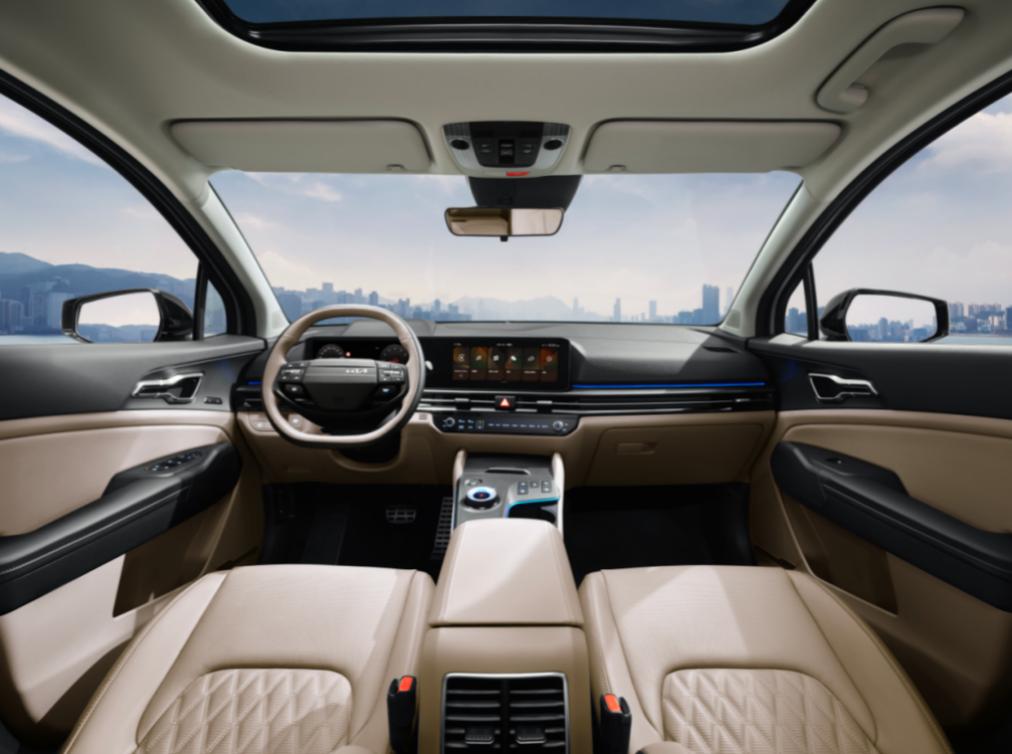 起亚于3月5日推出新狮铂拓界，共7款车型，官方指导价15.49万至21.79万元