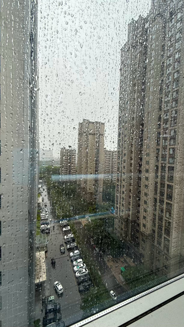休班的时候喜欢下雨天上班的时候讨厌下雨天