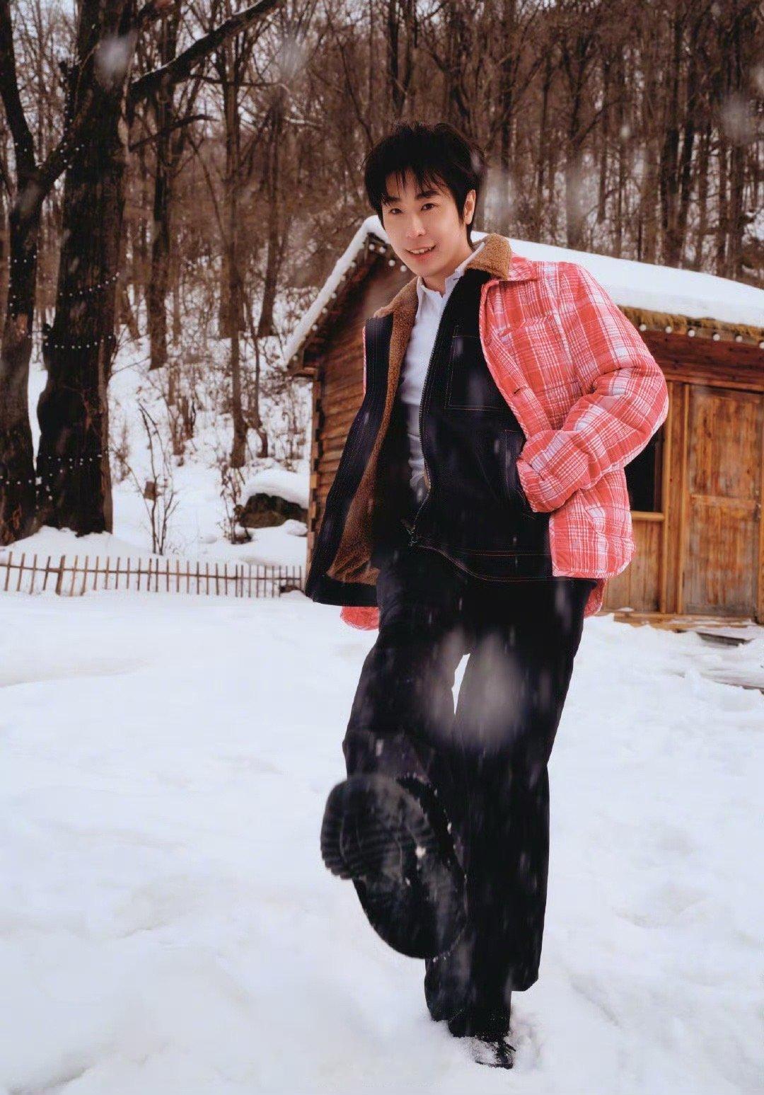 金博洋精品二月刊封面  金博洋雪中拍杂志有点野  被金博洋二月刊封面造型惊艳到！