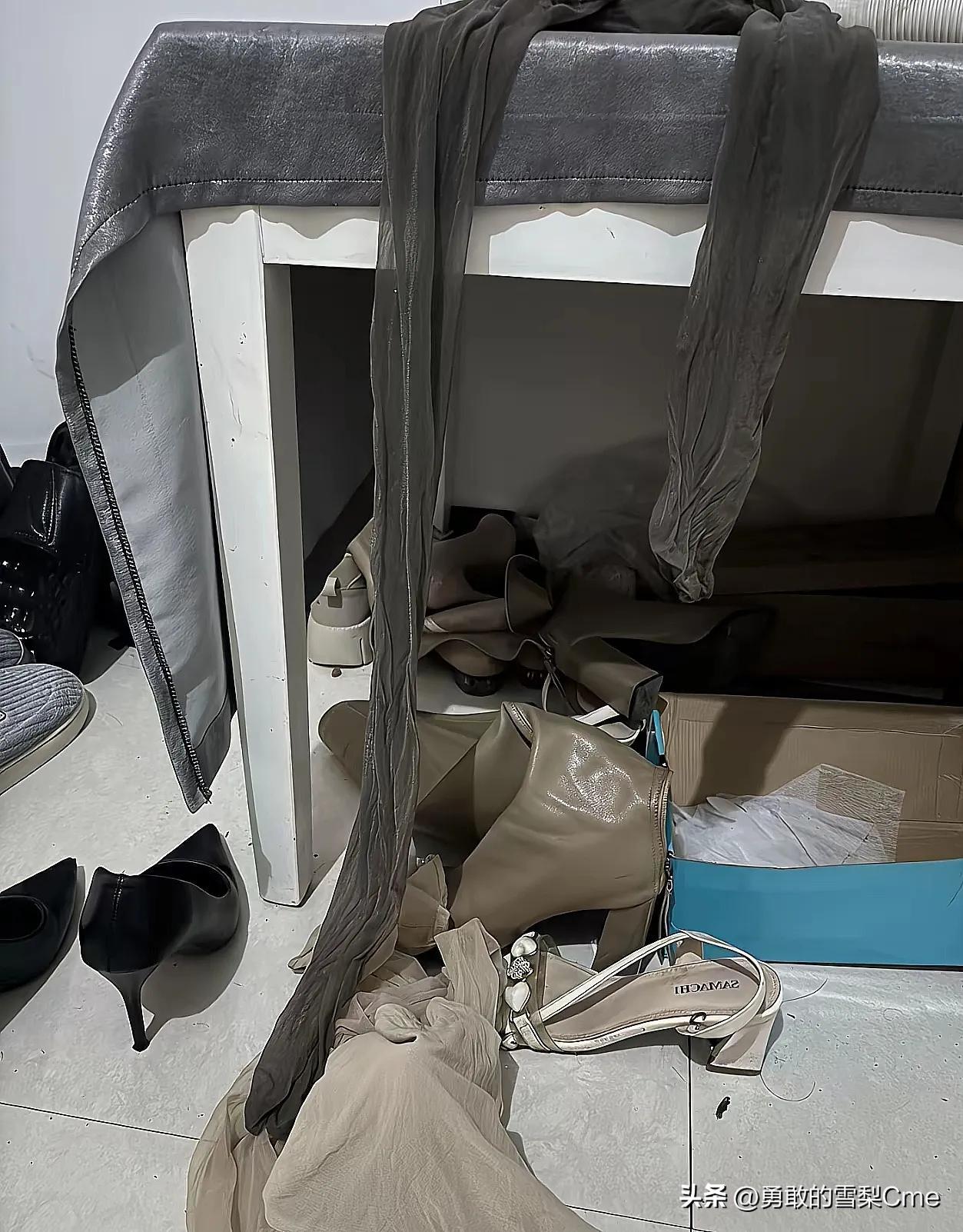 老公偷偷把我所有高跟鞋都送人了，还说我穿不上浪费
 
昨晚跟老公大吵一架，他摔门