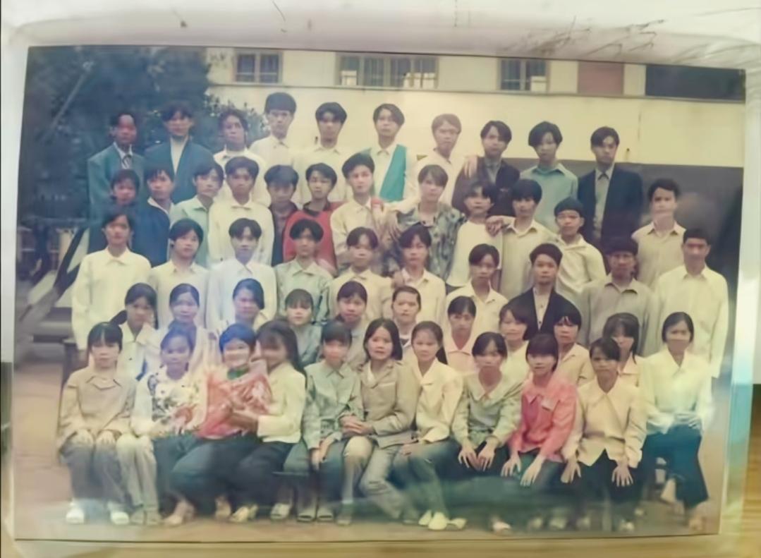 同窗共读，情谊长存。