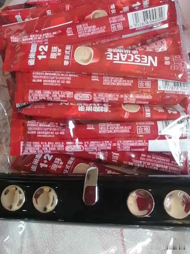 人到晚年,有存款很重要吗?必须有存款，尤其是人老以后。
当一个人生病住院了，不少