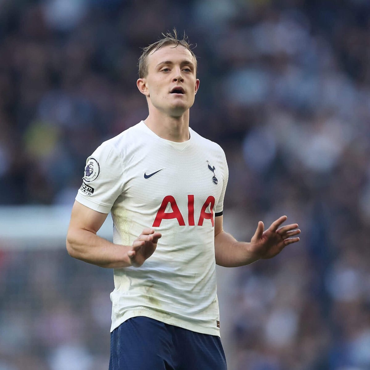 斯基普：2024年，离开热刺加盟莱斯特城2025年，随莱斯特城降入英冠，热刺夺得