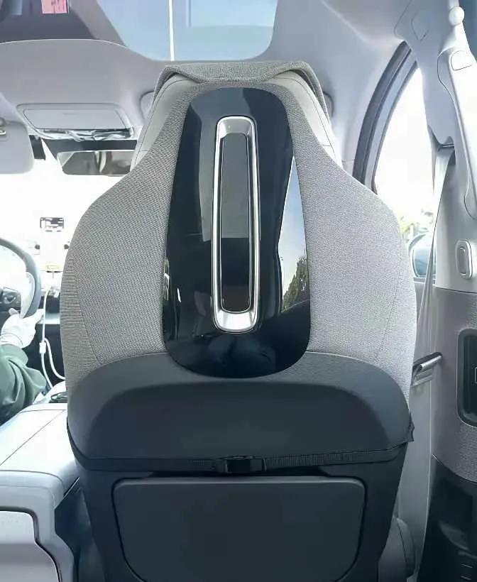 网友：这是啥车？座椅看起来有点帅啊。。。