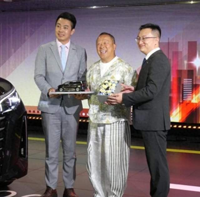 自掏60万全港首提！曾志伟再买比亚迪，香港名人为何都选它