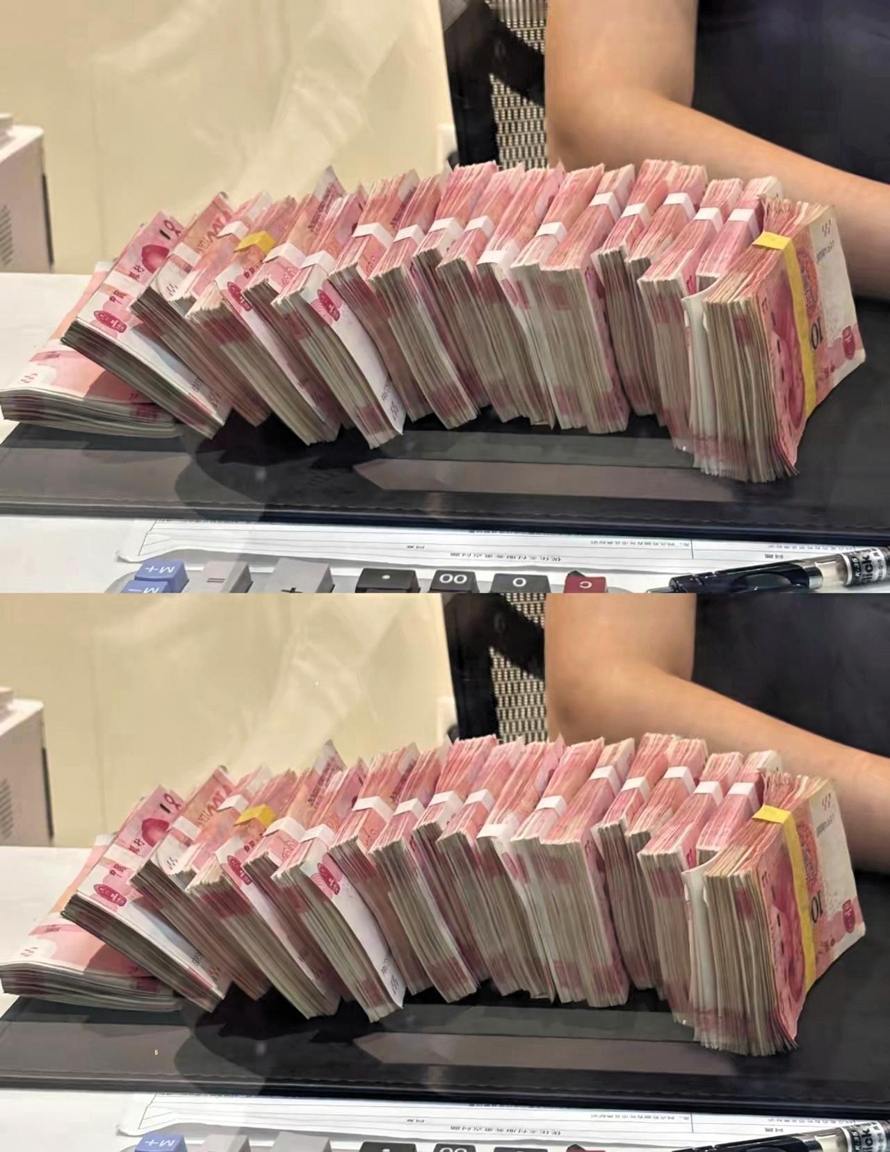 听我一句劝，
如果你现在有20万现金，
千万不要傻乎乎拿去
买什么黄金。
​今日