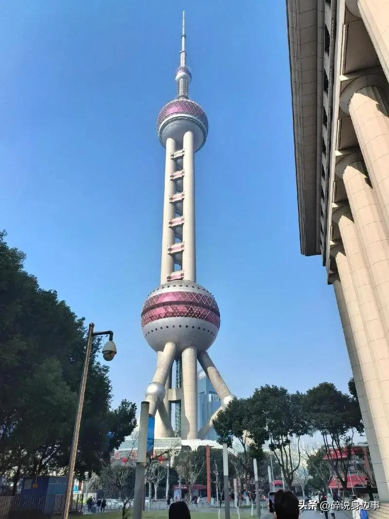在秋高气爽的9月29日，上海东方明珠广播电视塔迎来了它的第一亿名游客，这个里程碑