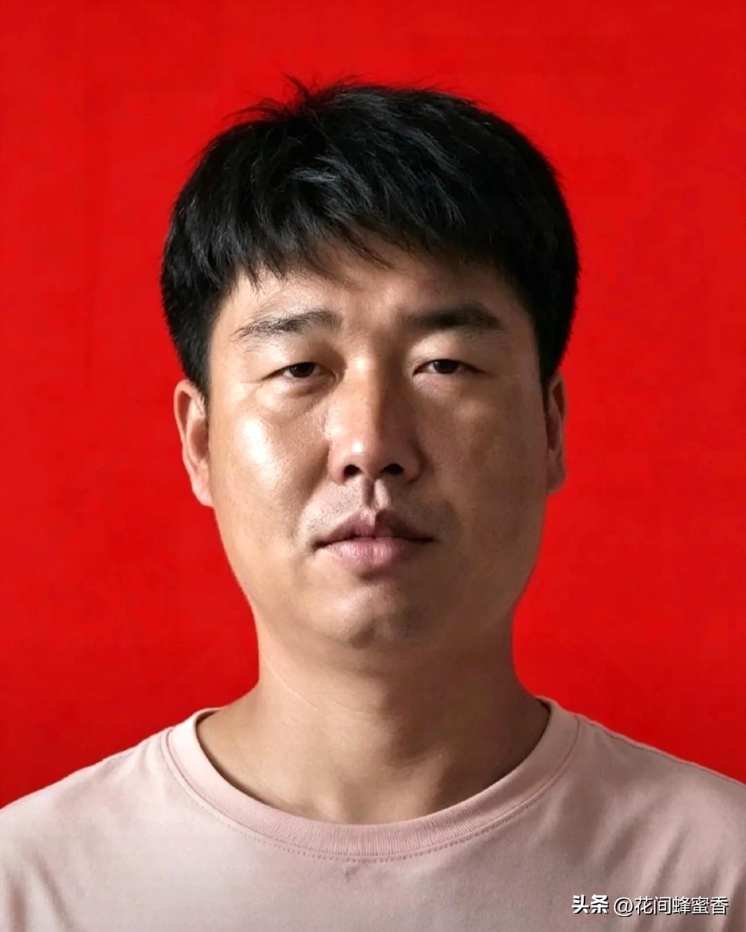 本是阖家出游
看演唱会，危急时刻，
辽宁汉子舍身下海勇救落水父子…

辽宁挖掘机