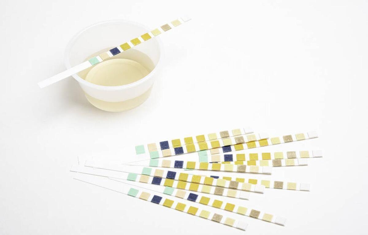 在痛风急性发作时使用降尿酸药物，往往会使痛风的症状变得更严重
这是因为尿酸升高只