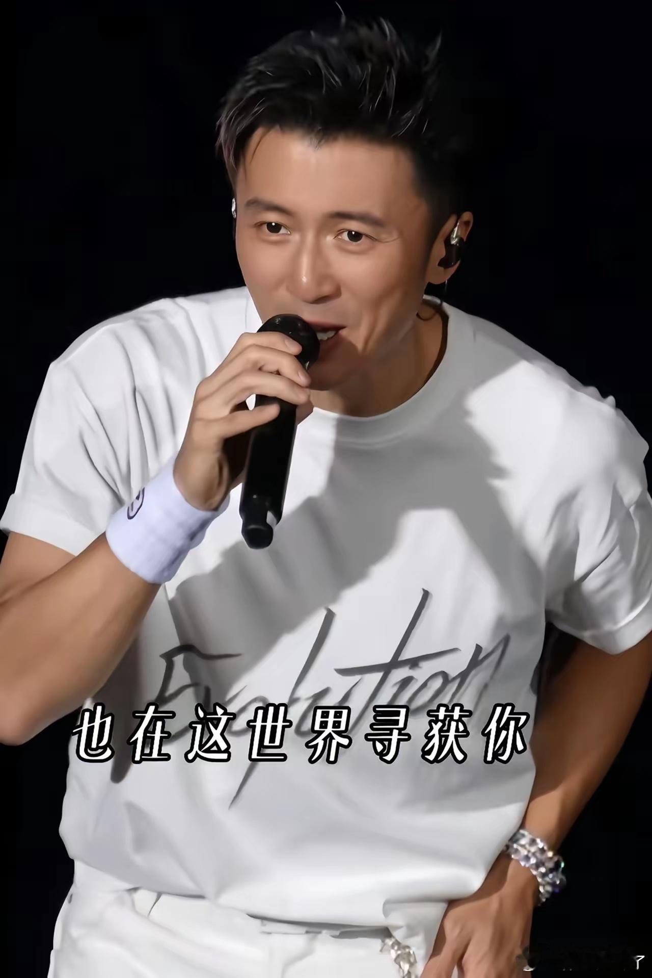 谢霆锋这浪漫玩的，也太戳人了！5月30日，谢霆锋鸟巢开唱，王菲现身现场的消息刚爆