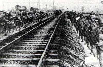 1937年12月，日军进攻南京的照片。