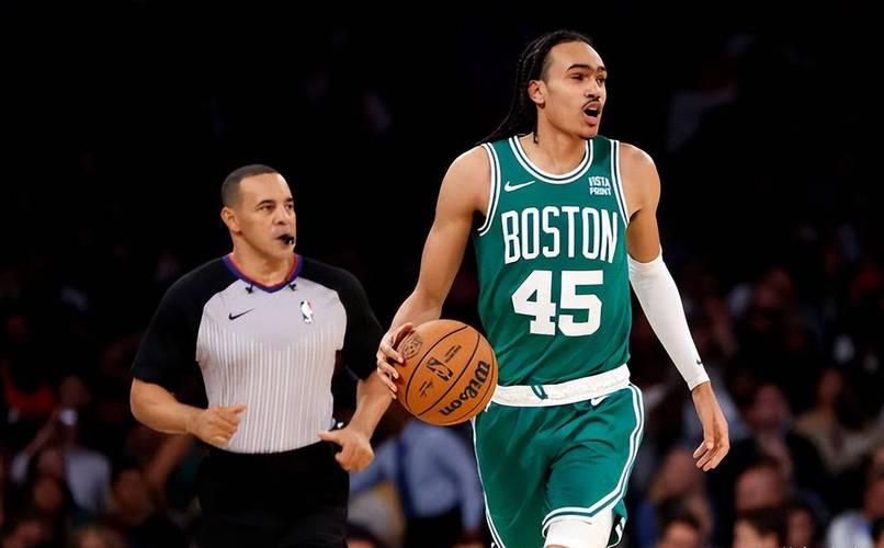 北京男篮和辽宁男篮争抢NBA自由球员达拉诺•班顿

截至2026年8月17日，北