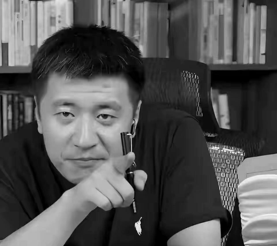 41岁的张雪峰去世了！
留给人们太多的遗憾！
一个那么年轻有为的中年人，
就这样