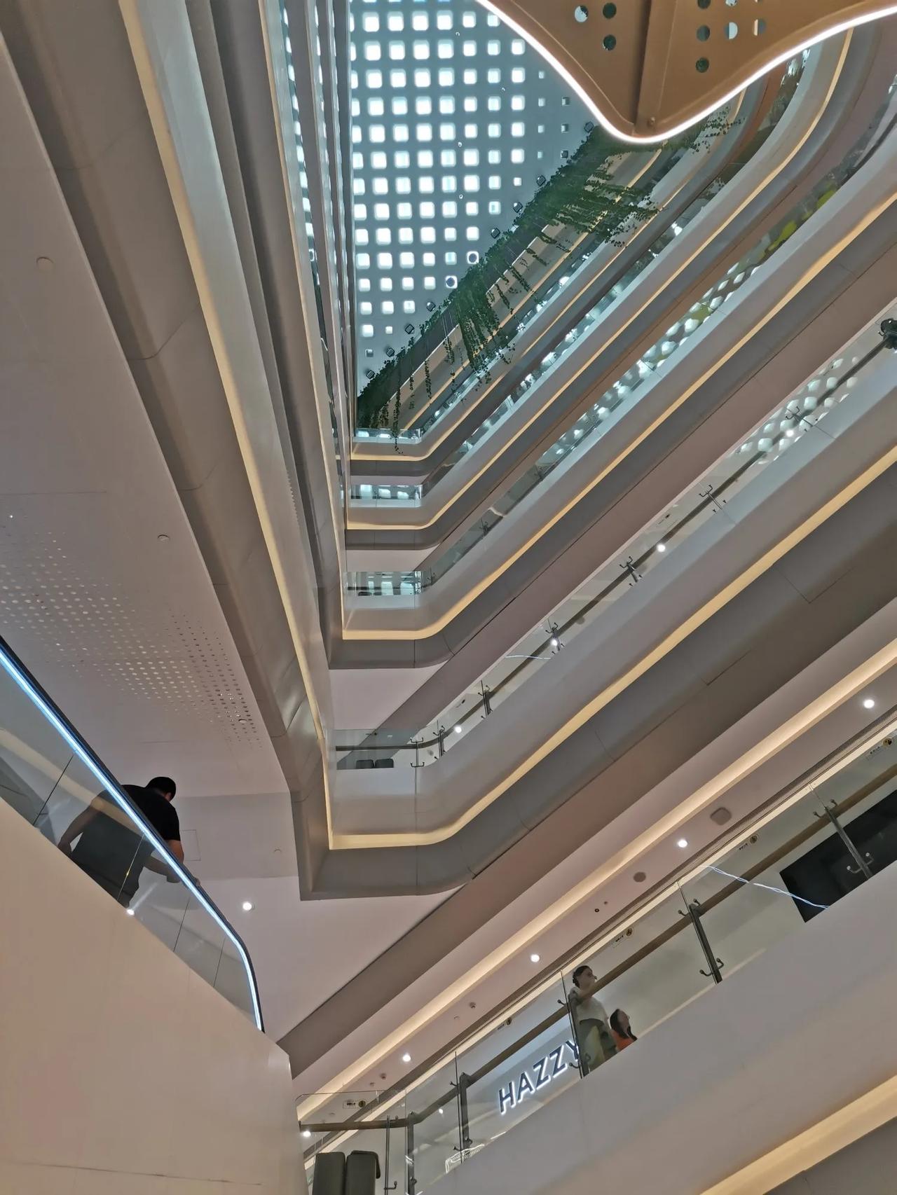 股票到了火热的地步

今天坐青岛1号地铁发现一个现象，一号地铁线可以称为股票1号