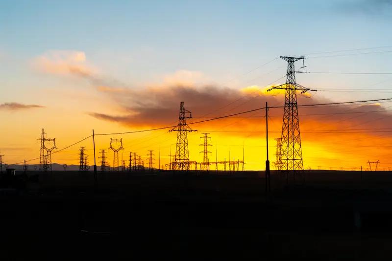 有很多看不见却重要的东西，像时间、空气、情感大家都常说。不过我觉得电和网络更值得