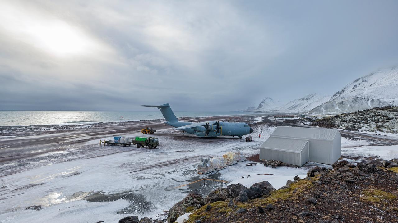 近日，比利时空军派出一架A400M，与挪威武装部队协同赴扬马延岛执行补给任务。