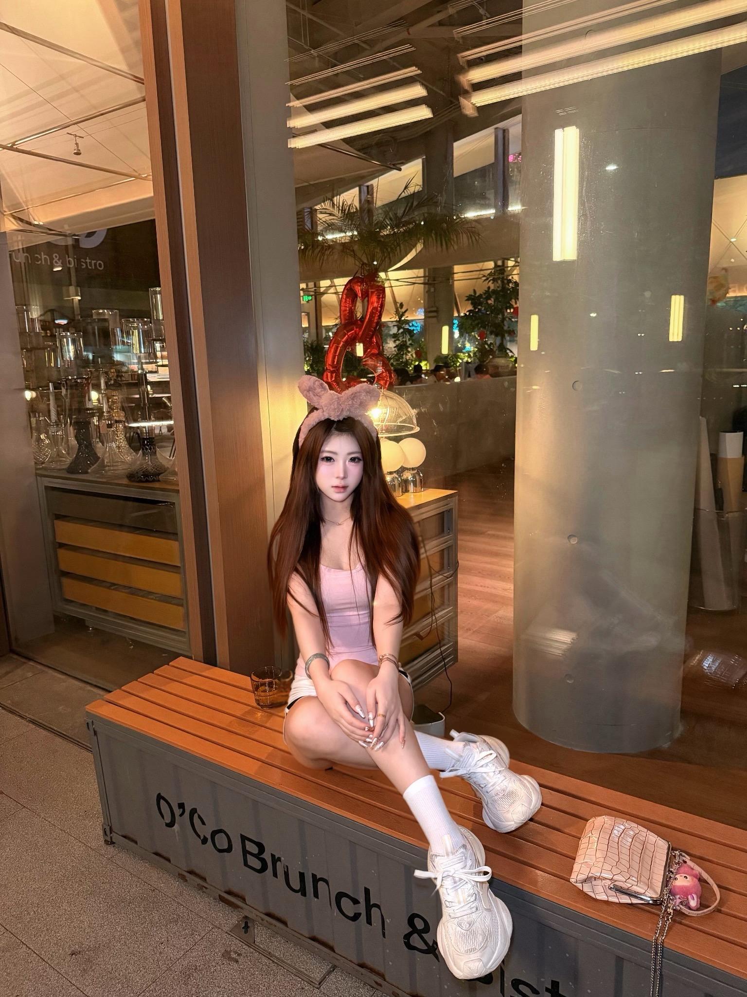 你有什么事情告诉姐姐 姐姐给你添乱呀