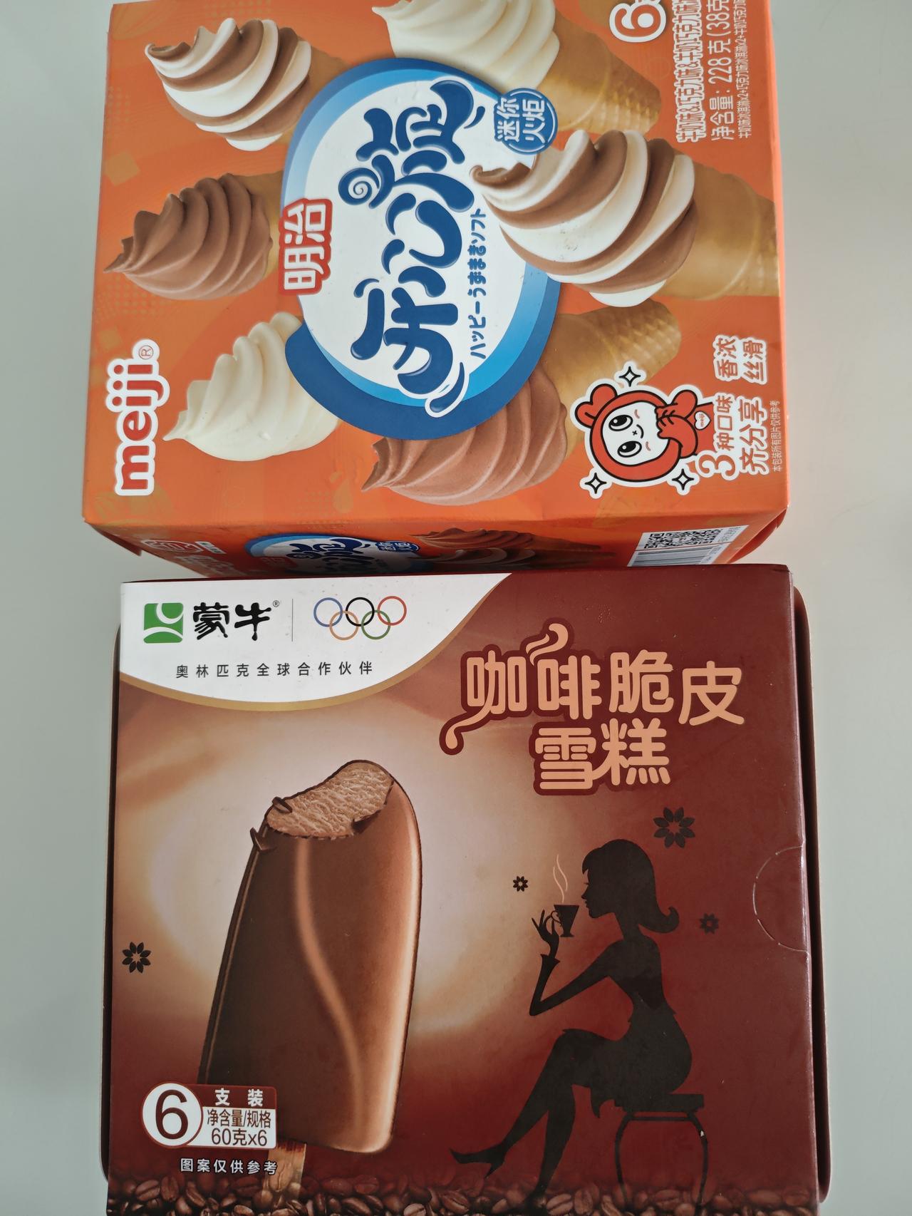 今日美食打卡我儿媳妇周末买的雪糕，各种口味都有，昨天下午吃了一株香芋味巧克力雪糕